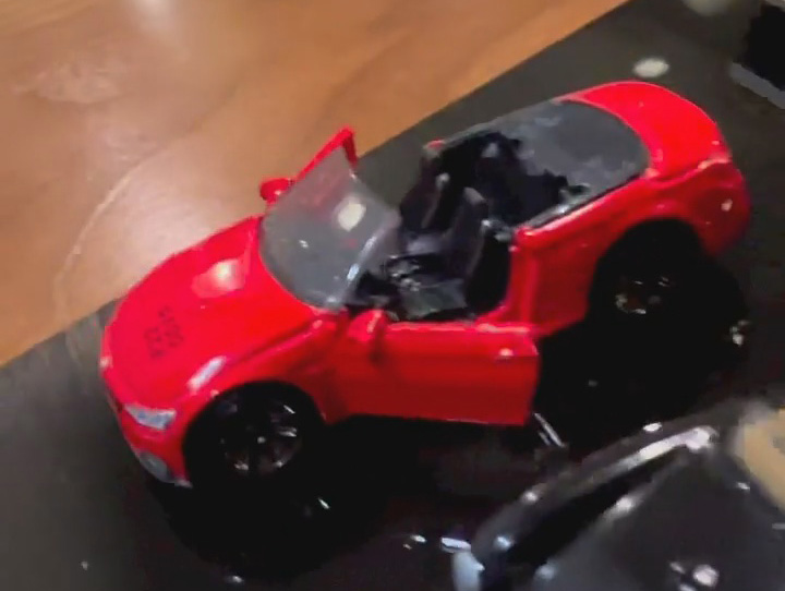 Matchbox Moving Parts BMW M4 Cabriolet in Red